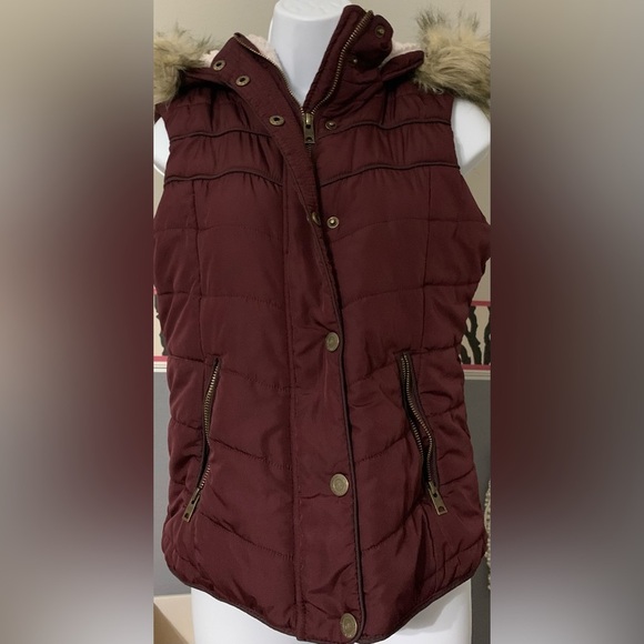 Aeropostale sleeveless puffer jacket with faux fur hoodie in size Small Petite - Picture 1 of 12